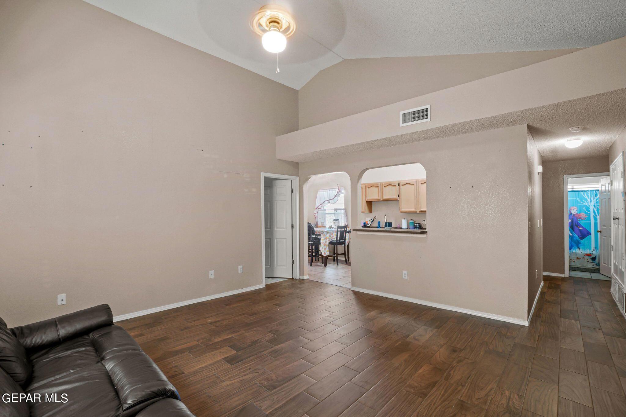 428 Katherine Dr, Horizon City, TX 79928 - photo 7