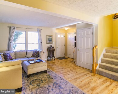 8722 Thornbrook Dr, Odenton, MD 21113 - photo 3