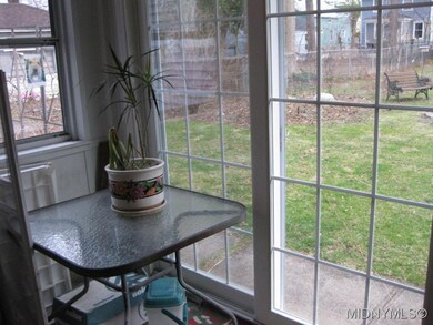 Sunporch with sliding doors