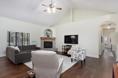 906 W Yellowstone St-8