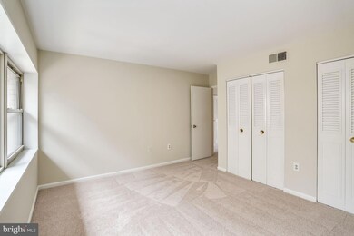 39 Canterbury Square unit 302, Alexandria, VA 22304 - photo 6