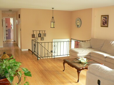 20 Whitehall Cir LRb
