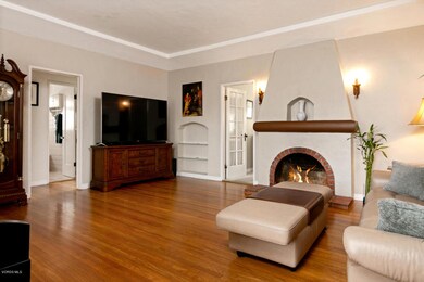 506 San Clemente St-004-9-Living Room-ML