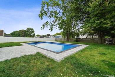 64 Pitchpine Place, Medford, NY 11763 - photo 3