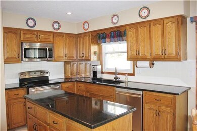 8608 Hallet St, Lenexa, KS 66215 - photo 3