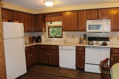 105 Cadwell Rd, Pittsfield, MA 01201 - photo 5