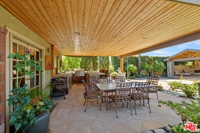 Outdoor Kitchen and Dining