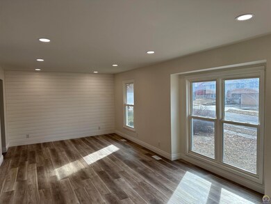 3736 SW 34th St, Topeka, KS 66614 - photo 6