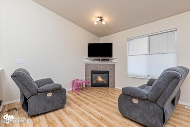 06-Living Room-DW-2403