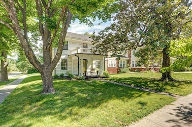 1501 E Walnut St-2