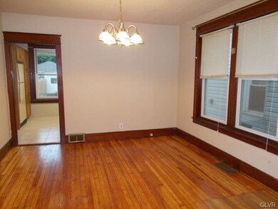 908 Chestnut St, Emmaus, PA 18049 - photo 4