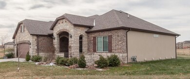 002_592 E Selby Dr_