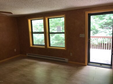 39 Tarot Ct, Hamlin, PA 18427 - photo 5