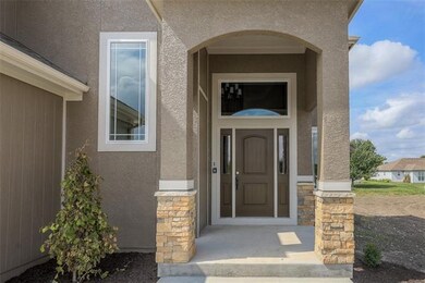 833 Cindy Ln, Raymore, MO 64083 - photo 5