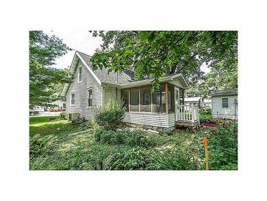 390 30th St SE, Cedar Rapids, IA 52403 - photo 3