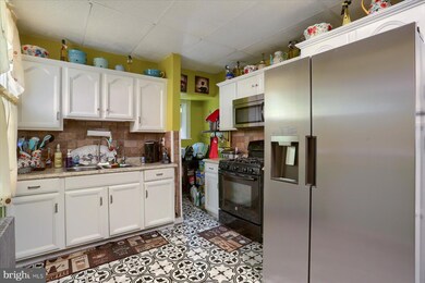 543 E Strawberry St, Lancaster, PA 17602 - photo 6