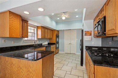 Kitchen/Door to Dining room