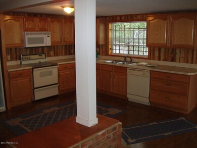 2432 Ormsby Cir W, Jacksonville, FL 32210 - photo 4