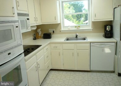 1015 Country Club Dr NE, Vienna, VA 22180 - photo 6