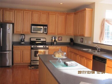 Spacious kitchen w/pantry, S.S. appliances, breakf