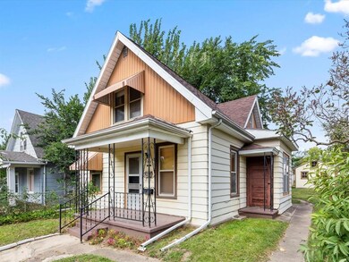 1020 12th Ave SE, Cedar Rapids, IA 52401 - photo 2