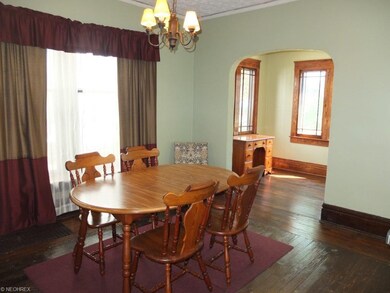 Dining room with hardwood flooring, crown molding 