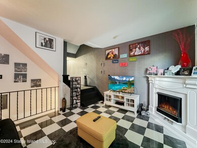 185 Lorraine Loop, Staten Island, NY 10309 - photo 5