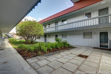 Convenient Lower Level Condo