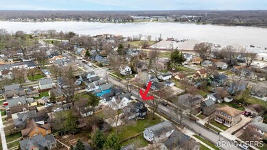 17-web-or-mls-208-w-10th-st - arrow
