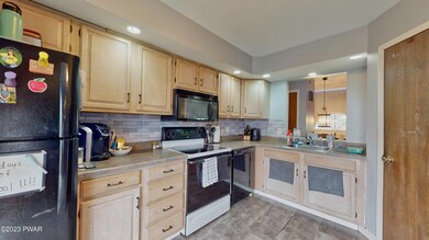 1052 Maple Lake Dr, Bushkill, PA 18324 - photo 7