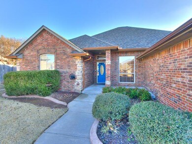 2632 SE 7th St, Moore, OK 73160 - photo 2