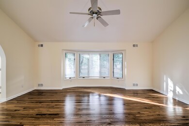 006_LIVING ROOM