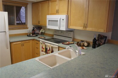 4893 76th St SW unit E901, Mukilteo, WA 98275 - photo 2