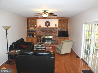 15257 Surrey House Way, Centreville, VA 20120 - photo 4