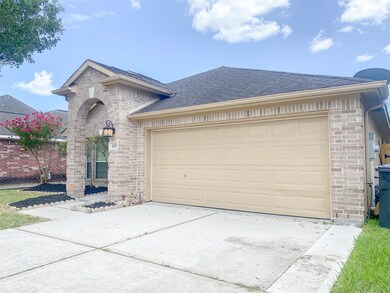 209 Midtown Park Dr, Alvin, TX 77511 - photo 4