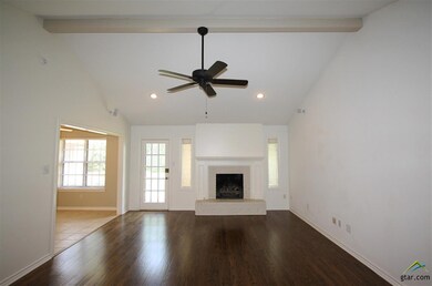 914 914 Pam, Tyler, TX 75703 - photo 3