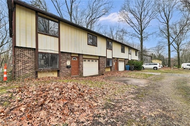 4298 S Main St unit 4302, Akron, OH 44319 - photo 3