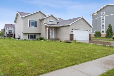 2812 Umber Ct S, Fargo, ND 58104 - photo 2