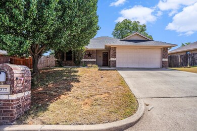 322 Carlisle Dr, Weatherford, TX 76085 - photo 2
