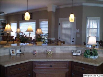CENTER BREAKFAST BAR