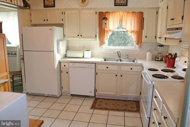 10 Crest Dr, Boyertown, PA 19512 - photo 3