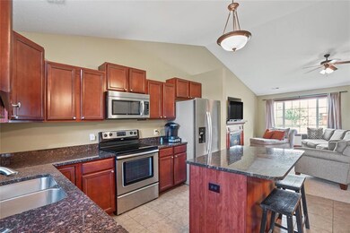 16215 Monroe Ct, Urbandale, IA 50323 - photo 4