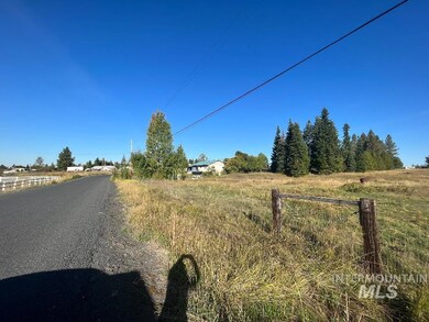 823 Pleasant Acre Dr, Weippe, ID 83553 - photo 2