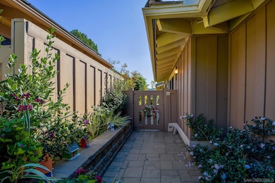 8541 Circle r Course Ln, Escondido, CA 92026 - photo 6