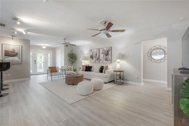 4606 W Oakellar Ave, Tampa, FL 33611 - photo 6