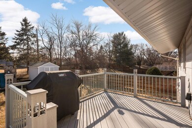 542 Tomlyn Ave, Saint Paul, MN 55126 - photo 5