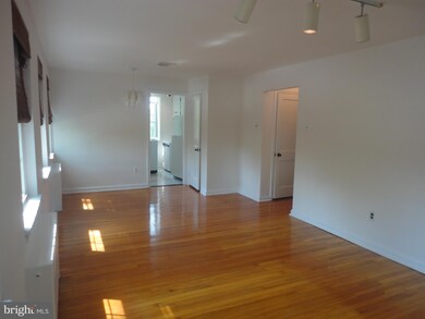 302 W Elkinton Ave, Chester, PA 19013 - photo 3