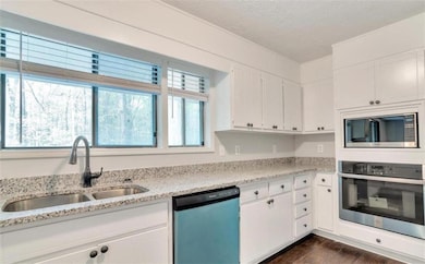 3721 Chiltern Ct, Lithonia, GA 30038 - photo 7