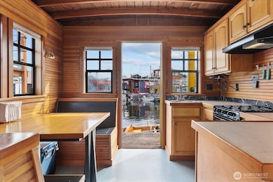 2401 N Northlake Way unit 7, Seattle, WA 98103 - photo 3