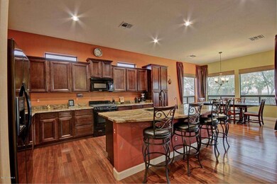 OPEN KITCHEN W/ISLAND